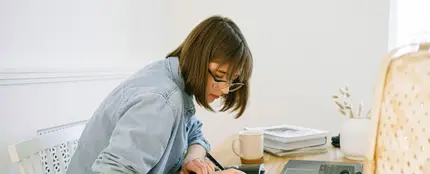 Una mujer teletrabajando Una mujer teletrabajando