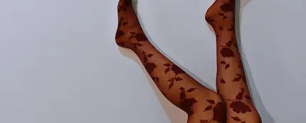 Unas medias con flores bordadas Unas medias con flores bordadas