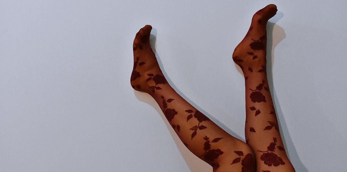 Unas medias con flores bordadas
