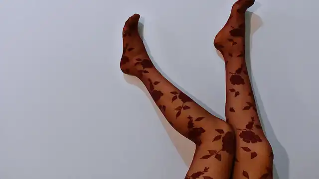 Unas medias con flores bordadas