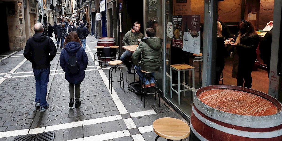 Coronavirus España: Estado de alarma y confinamiento en Madrid, cierre de bares y restaurantes en Cataluña y última hora de la Covid-19