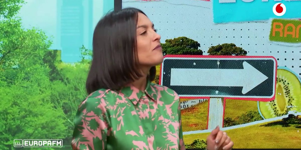Lorena Castell nos cuenta historias de amor sacadas de clickbaits