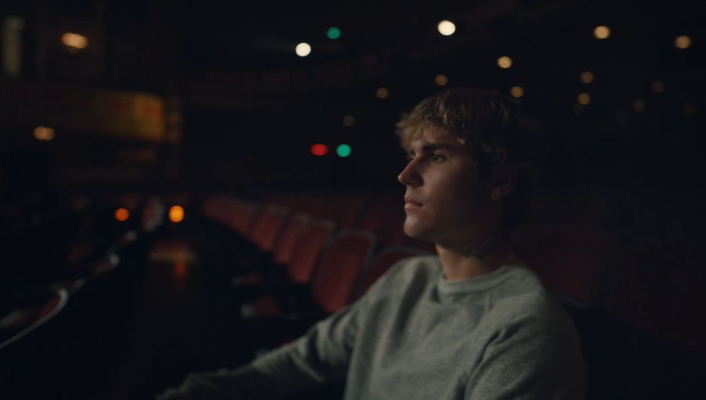 Justin Bieber en el videoclip de 'Lonely'