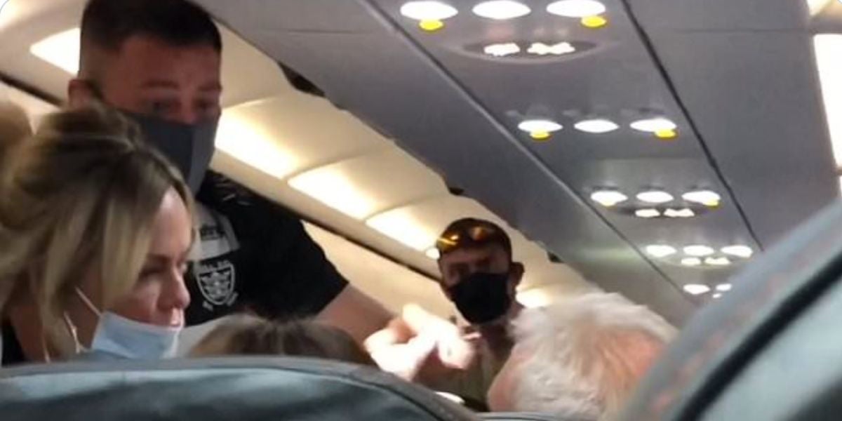 Abofeteado por su mujer tras negarse a ponerse la mascarilla en un vuelo a Tenerife