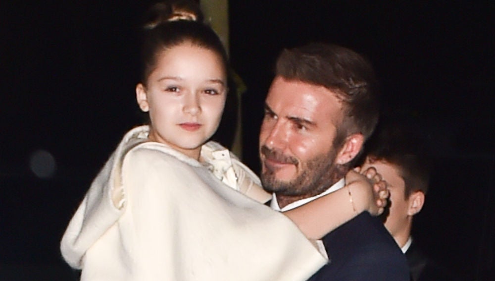 David Beckham con su hija Harper en brazos