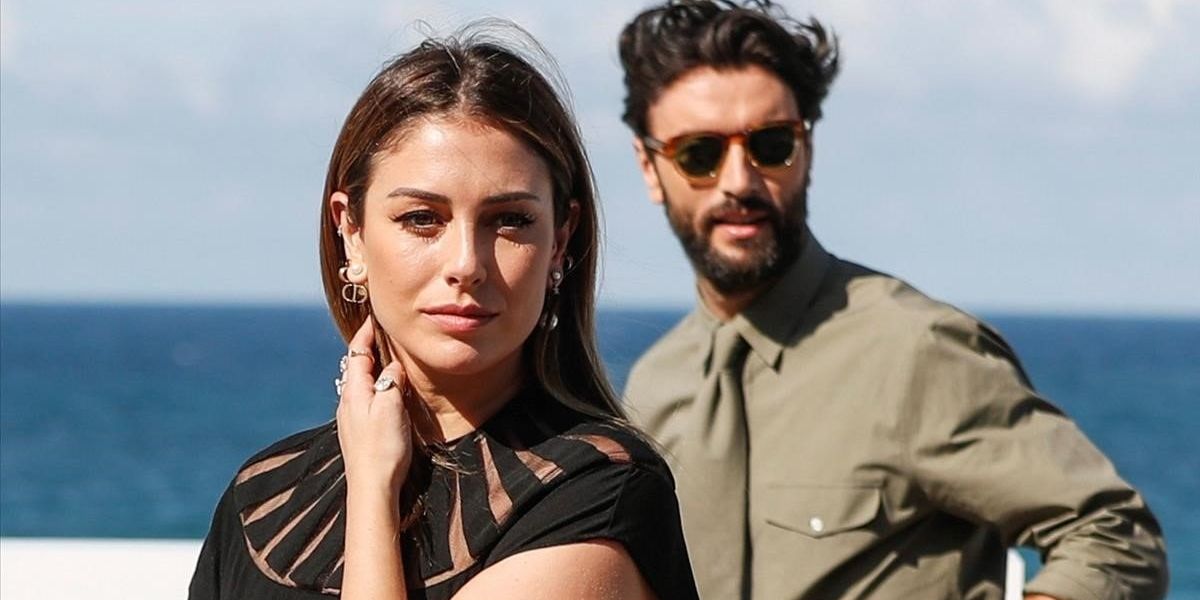 Los actores Blanca Suárez y Javier Rey, en el photocall de 'El verano que vivimos' durante el Festival de San Sebastián