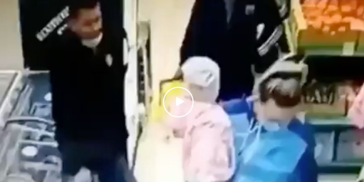 Una madre se confunde y coge en brazos a una niña que no es suya