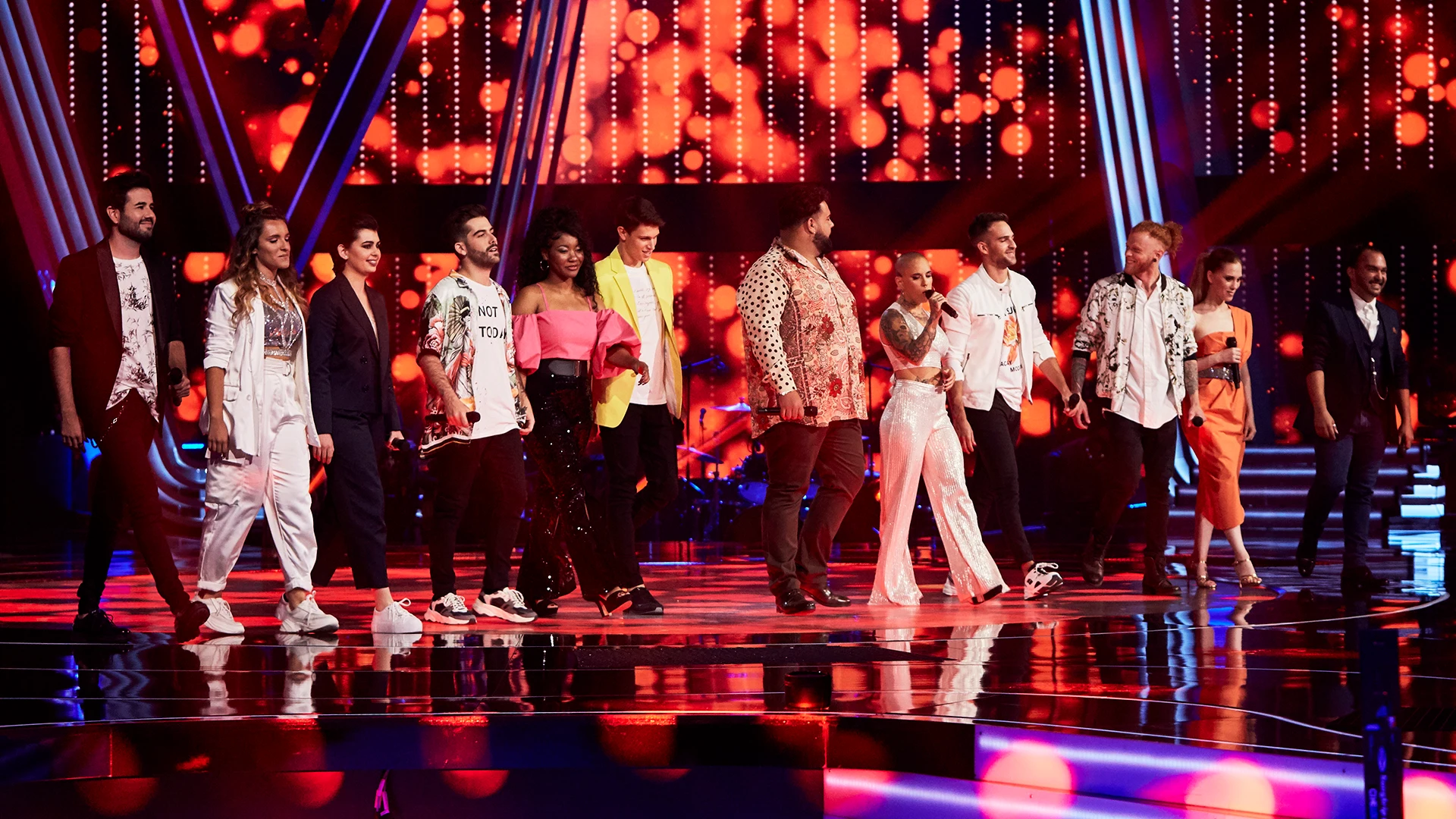 Los 12 talents de la Fase Final sorprenden con un popurrí de canciones de sus coaches al comenzar ‘La Voz’ Los 12 talents de la Fase Final sorprenden con un popurrí de canciones de sus coaches al comenzar ‘La Voz’