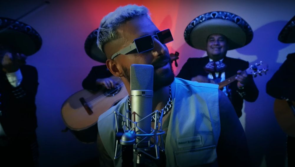 Maluma en el videoclip de '100 Años', su colaboración con Carlos Rivera
