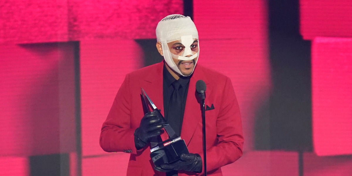 The Weeknd durante los Amercian Music Awards 2020