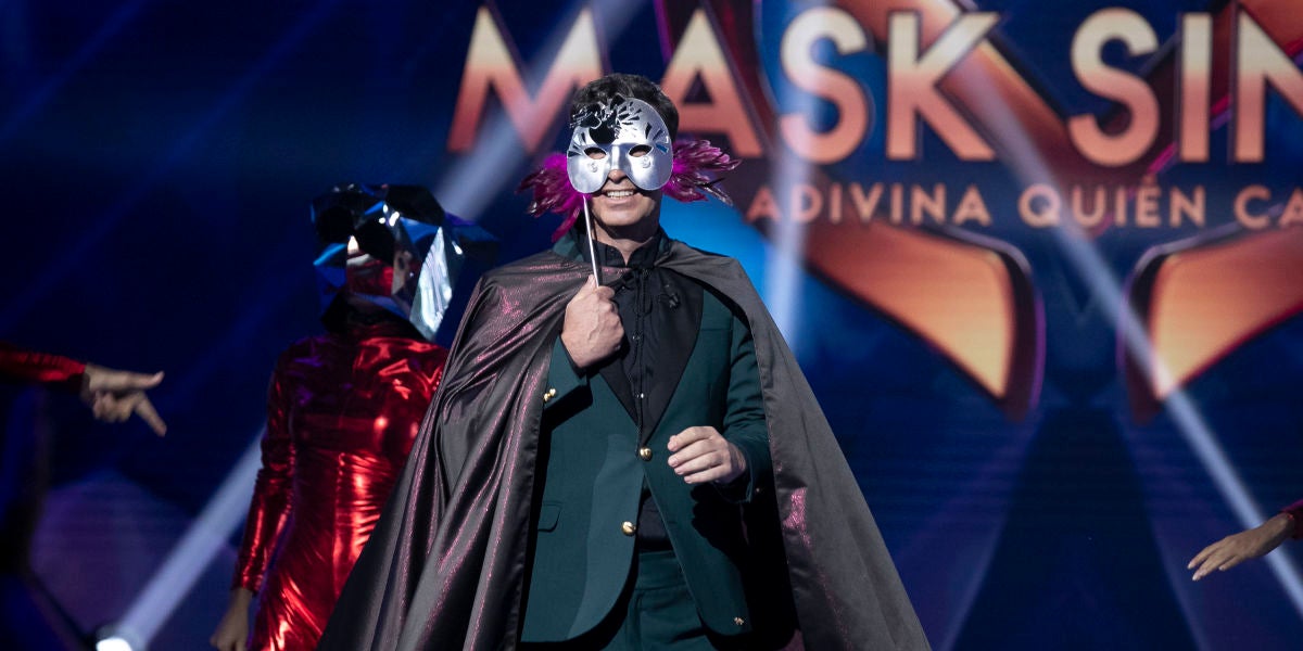 Sorpresa en ‘Mask Singer’: Màxim Huerta se escondía detrás de la Gamba y Javier Ambrossi y el Camaleón se retan a duelo por el amor de Javier Calvo