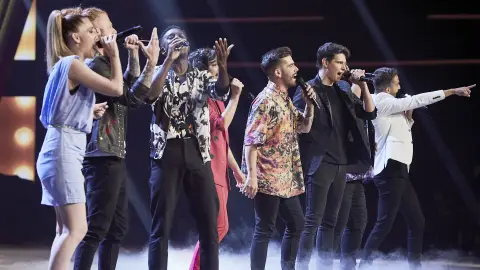 ‘Otra vez’ resuena en el plató en las voces de los 8 semifinalistas y el recuerdo de los 52 talents de ‘La Voz 2020’ ‘Otra vez’ resuena en el plató en las voces de los 8 semifinalistas y el recuerdo de los 52 talents de ‘La Voz 2020’