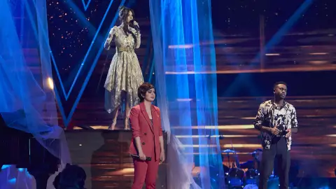 Laura Pausini, Paula Espinosa y Kelly cantan ’La solución’ en la Semifinal de ‘La Voz’ Laura Pausini, Paula Espinosa y Kelly cantan ’La solución’ en la Semifinal de ‘La Voz’