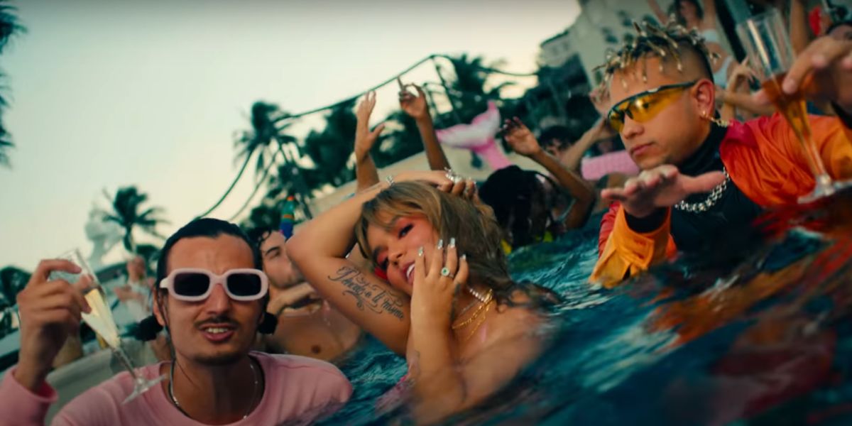 Danny Ocean, Karol G y Ovy on The Drums en el vídeo de 'Miedito o Qué?'