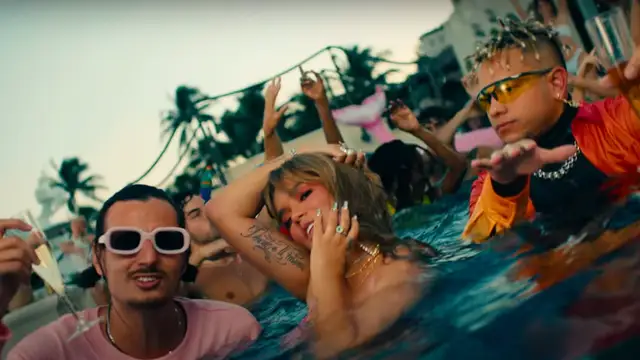 Danny Ocean, Karol G y Ovy on The Drums en el vídeo de 'Miedito o Qué?'
