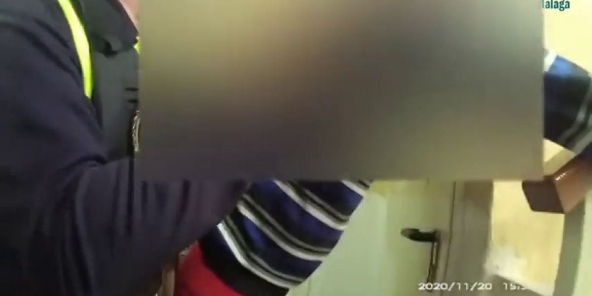 Espectacular detención a un hombre por intentar raptar a su hija a punta de pistola en Málaga