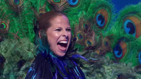 ¡Pastora Soler era el Pavo Real de ‘Mask Singer’! Así hemos desvelado su identidad ¡Pastora Soler era el Pavo Real de ‘Mask Singer’! Así hemos desvelado su identidad