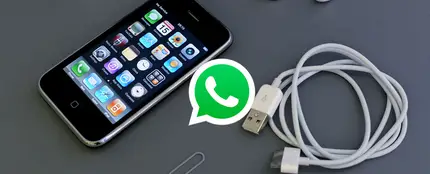 WhatsApp y un iPhone 3GS WhatsApp y un iPhone 3GS