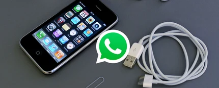 WhatsApp y un iPhone 3GS WhatsApp y un iPhone 3GS