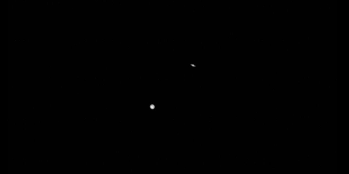 La conjunción de Júpiter y Saturno vista desde la luna