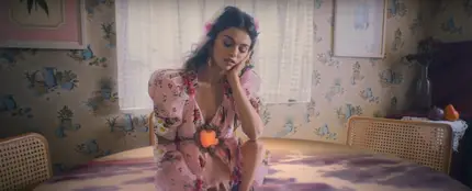Selena Gomez en el videoclip de 'Una Vez Más' Selena Gomez en el videoclip de 'Una Vez Más'