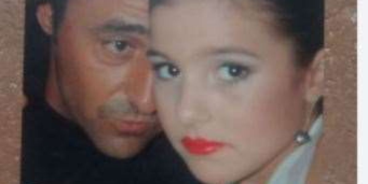 Anna Ferrer junto a su padre