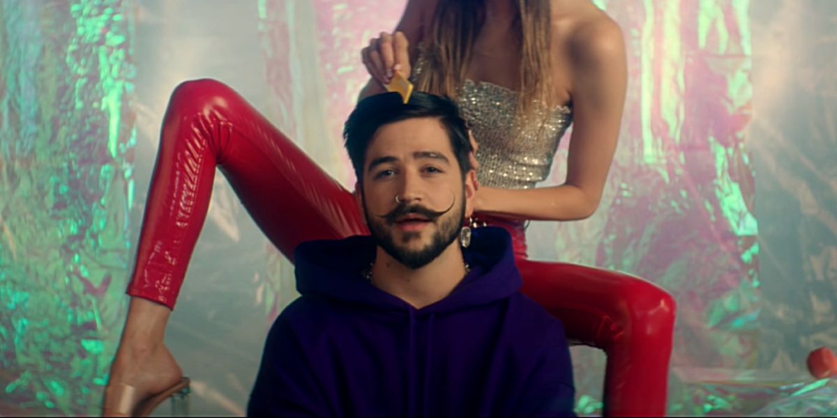 Camilo en el vídeo de 'Ropa Cara'