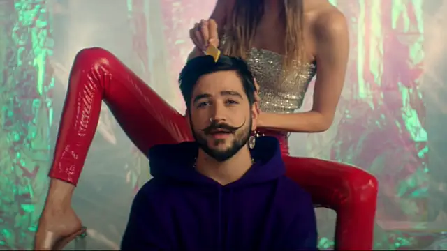 Camilo en el vídeo de 'Ropa Cara'