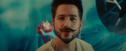 Camilo en su videoclip de 'Ropa Cara' Camilo en su videoclip de 'Ropa Cara'