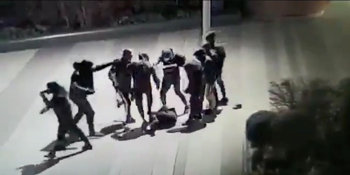 Momento en el que agreden a la víctima