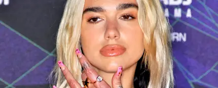 Dua Lipa en una entrega de premios Dua Lipa en una entrega de premios