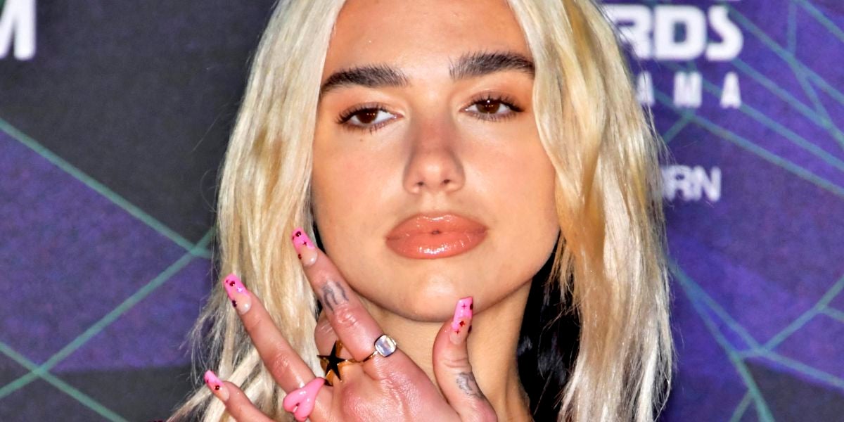 Dua Lipa en una entrega de premios