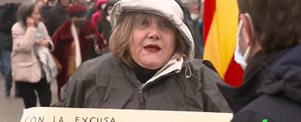 "Quieren aniquilar a ancianos y esterilizar jóvenes, dejarlos lelos": la férrea defensa de una negacionista de la pandemia "Quieren aniquilar a ancianos y esterilizar jóvenes, dejarlos lelos": la férrea defensa de una negacionista de la pandemia