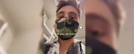 Un chico ayuda a una joven a la que le está acosando un desconocido Un chico ayuda a una joven a la que le está acosando un desconocido
