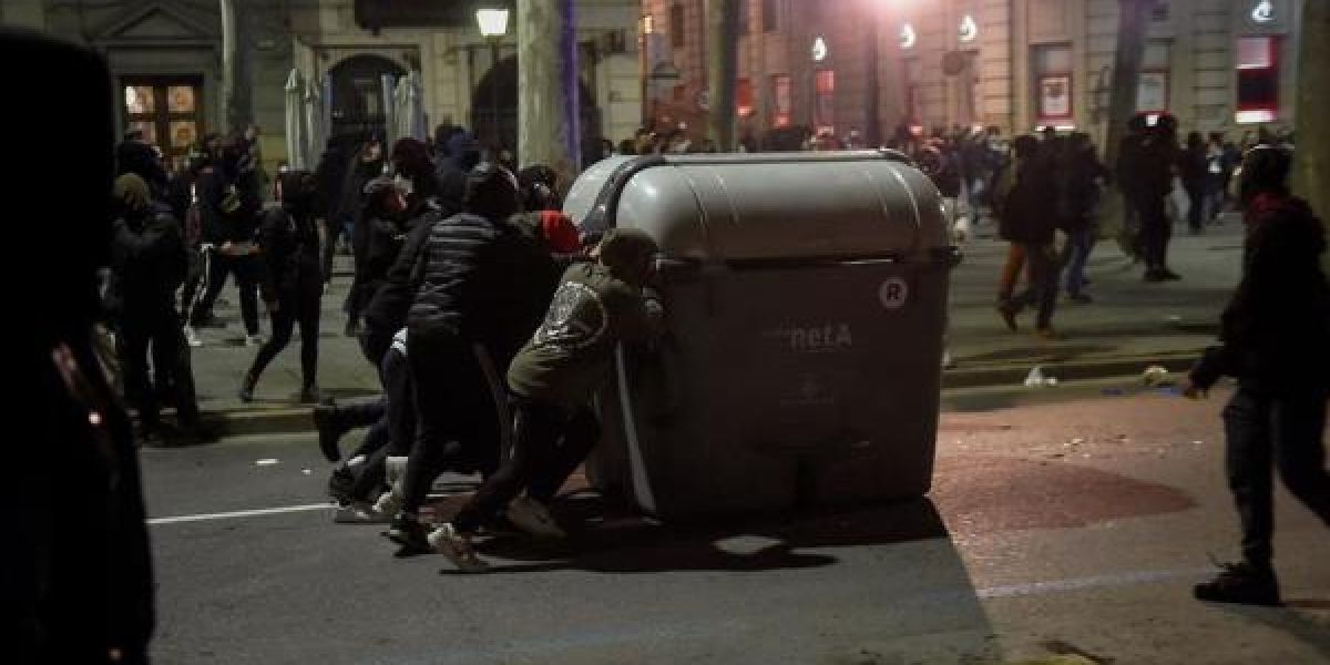 Disturbios en Cataluña por la detención de Pablo Hasél