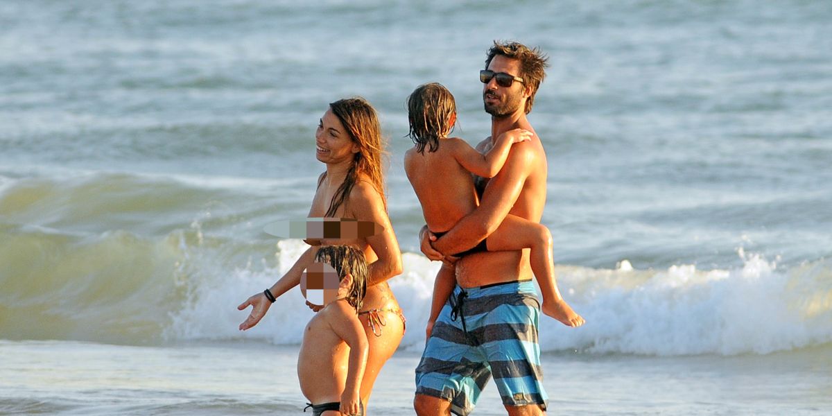 Hugo Silva con sus dos hijos en la playa