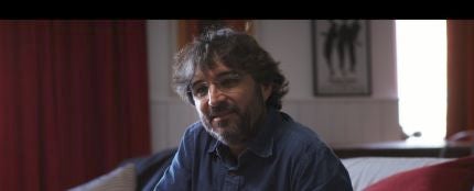 Jordi Évole en un momento del documental &#39;Eso que tu me das&#39; con Pau Donés