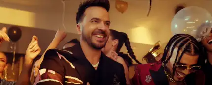 Luis Fonsi y Rauw Alejandro en el videoclip de 'Vacío' Luis Fonsi y Rauw Alejandro en el videoclip de 'Vacío'