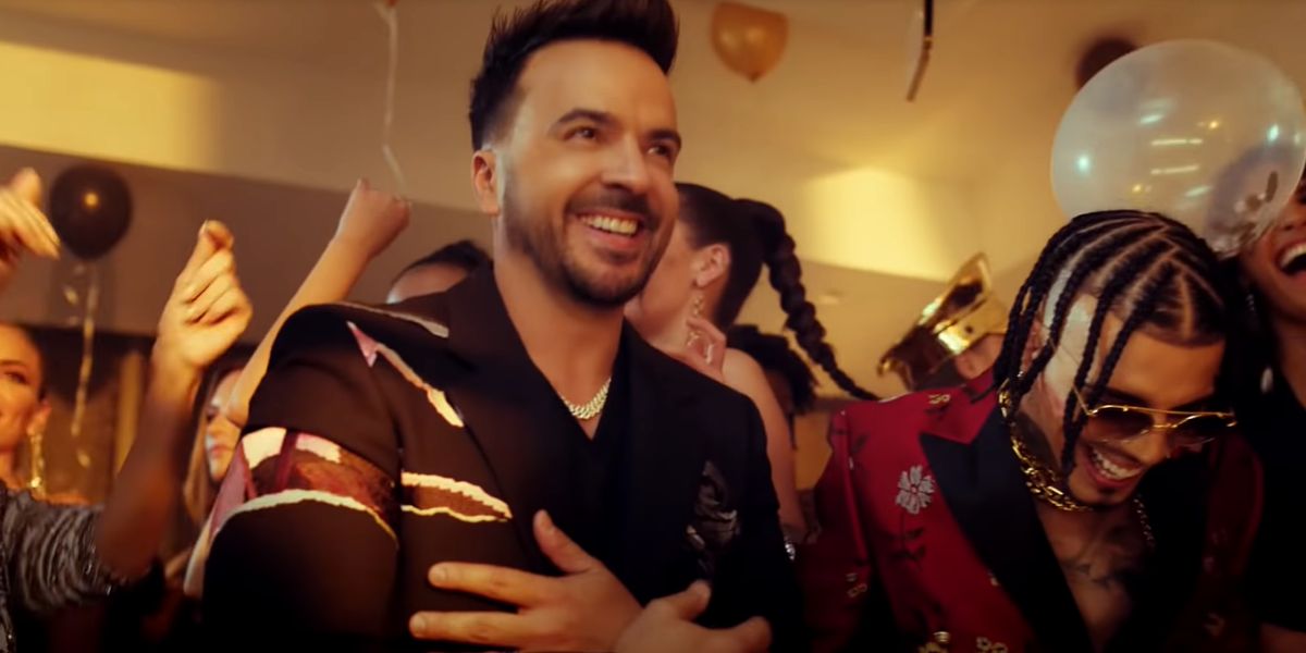 Luis Fonsi y Rauw Alejandro en el videoclip de 'Vacío'