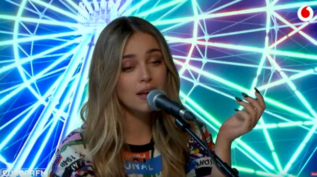 Ana Mena durante su actuación en 'yu Music'.