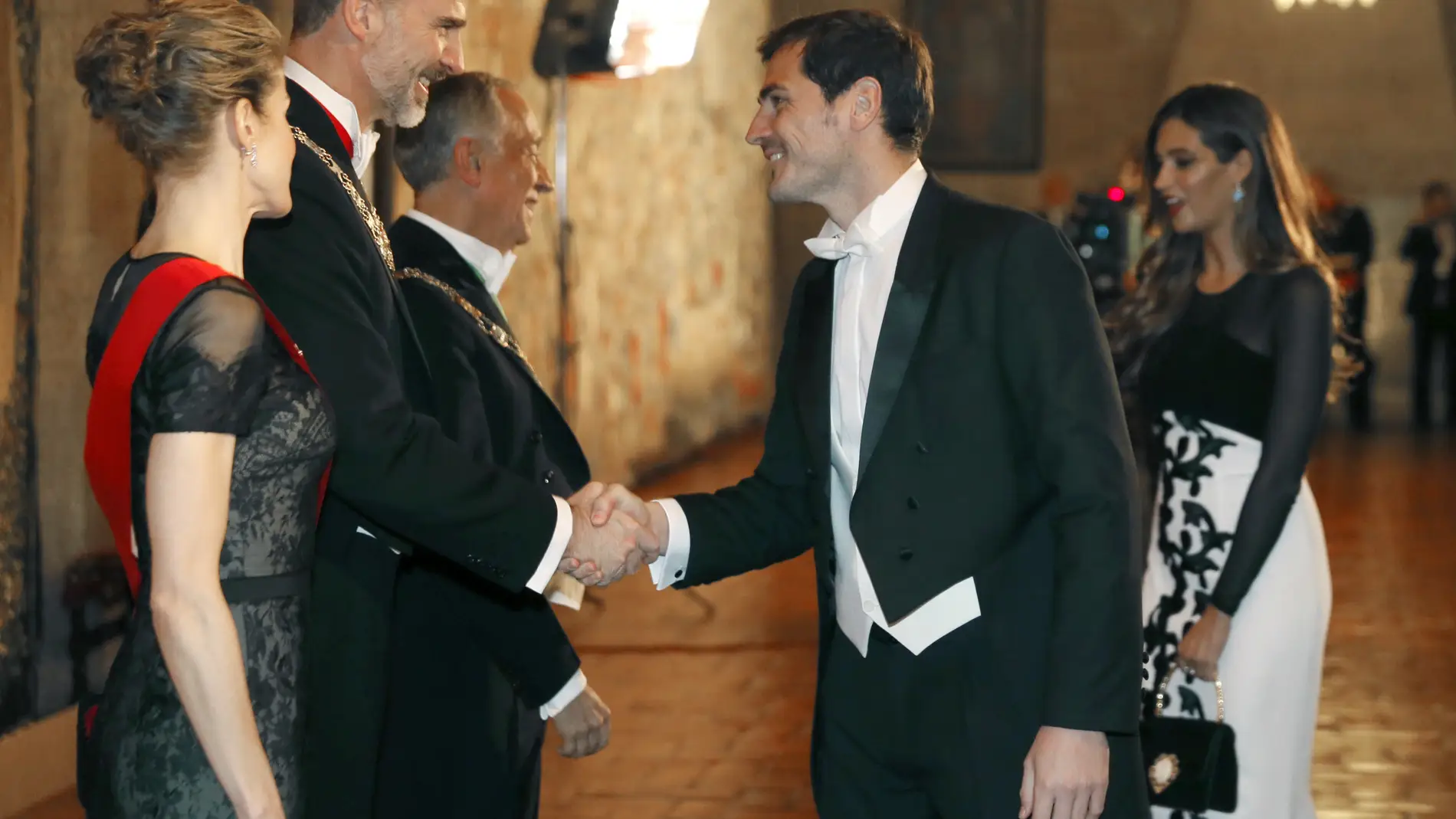 Iker Casillas y Sara Carbonero, durante la visita de los reyes Felipe VI y Letizia en Portugal.
