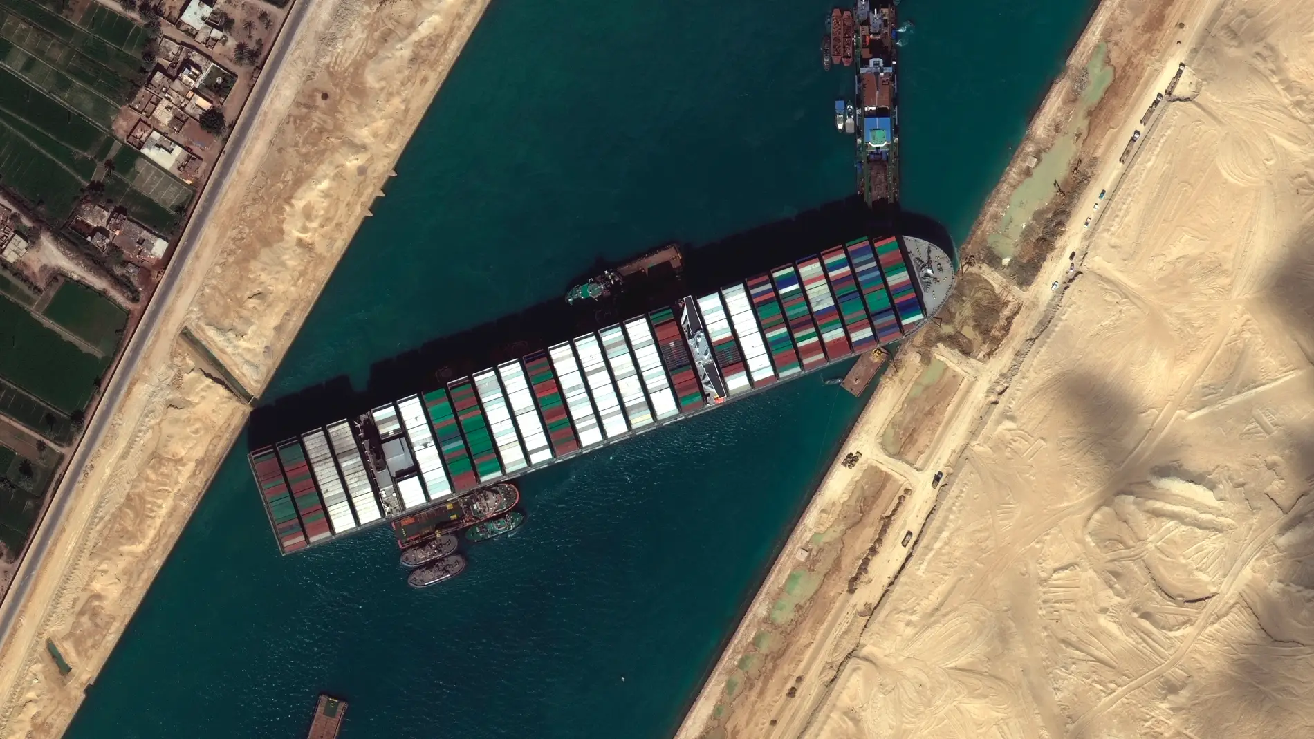 El canal de Suez bloqueado por el Ever Given