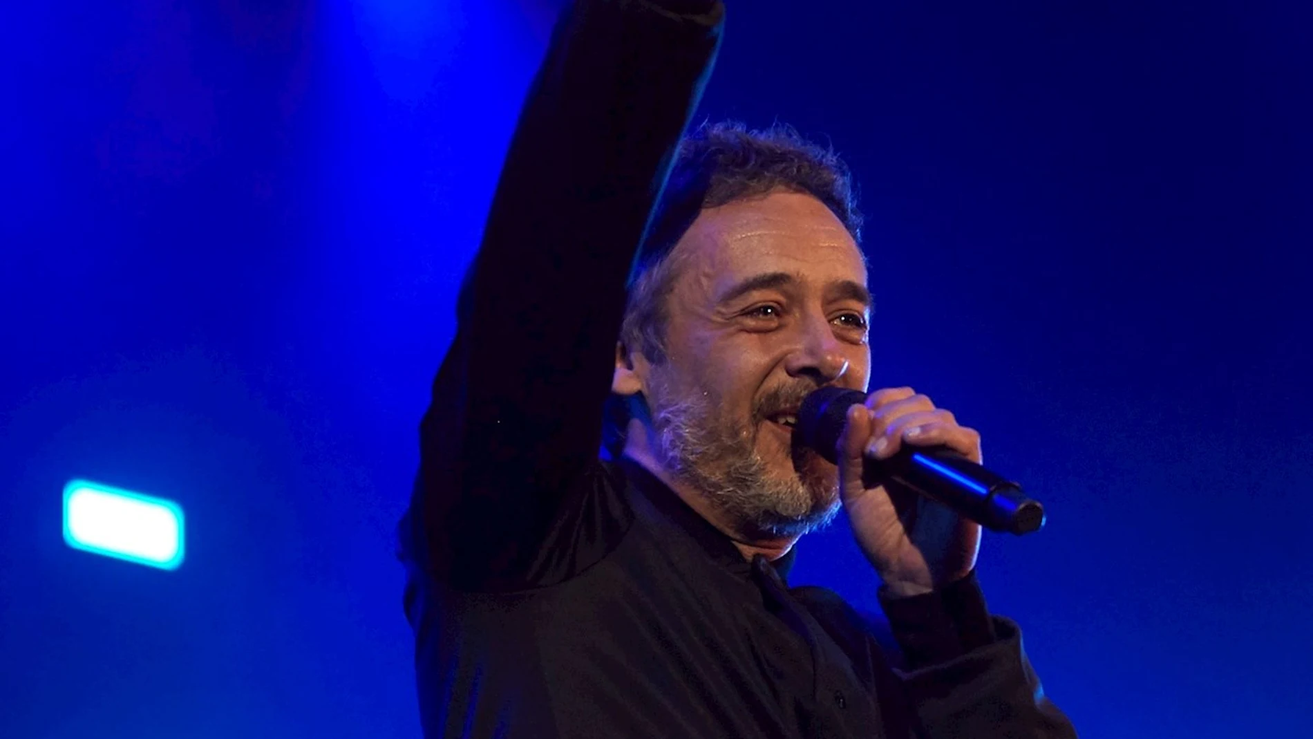 Love of Lesbian durante su concierto en el Palau Sant Jordi Love of Lesbian durante su concierto en el Palau Sant Jordi