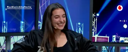 A Sandra Delaporte se le estalla el pantalón en directo en 'yu Music' A Sandra Delaporte se le estalla el pantalón en directo en 'yu Music'