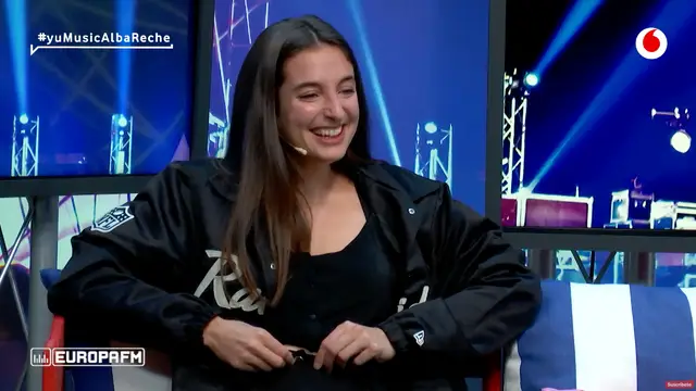 A Sandra Delaporte se le estalla el pantalón en directo en 'yu Music'