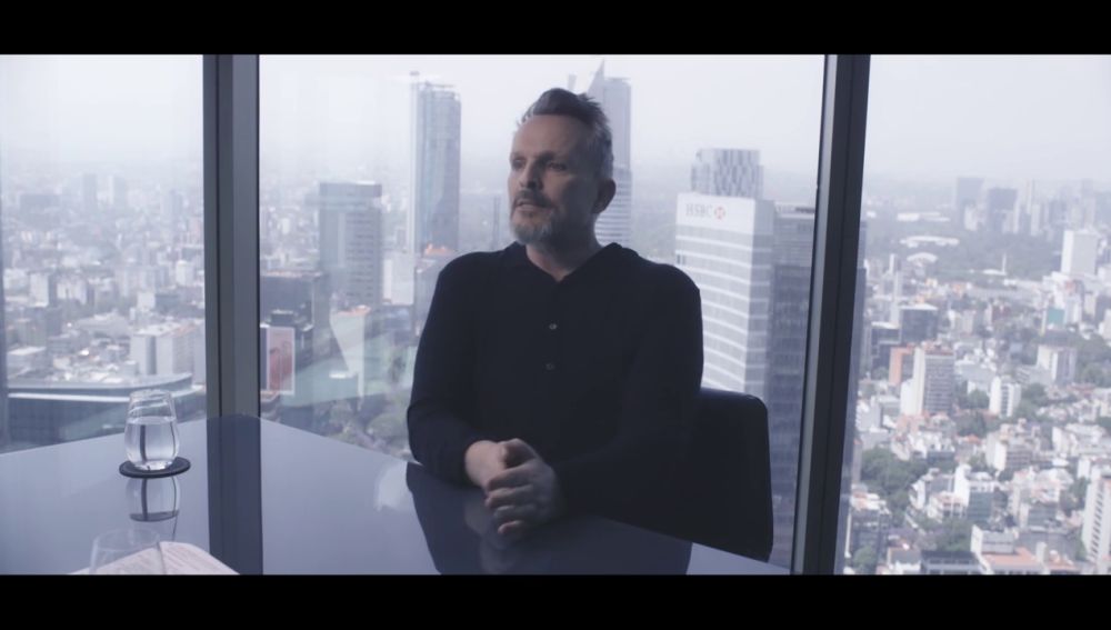 La sorprendente reflexión de Miguel Bosé del franquismo: "La clase pudiente tenía a sus mascotas, que eran actores, toreros..."