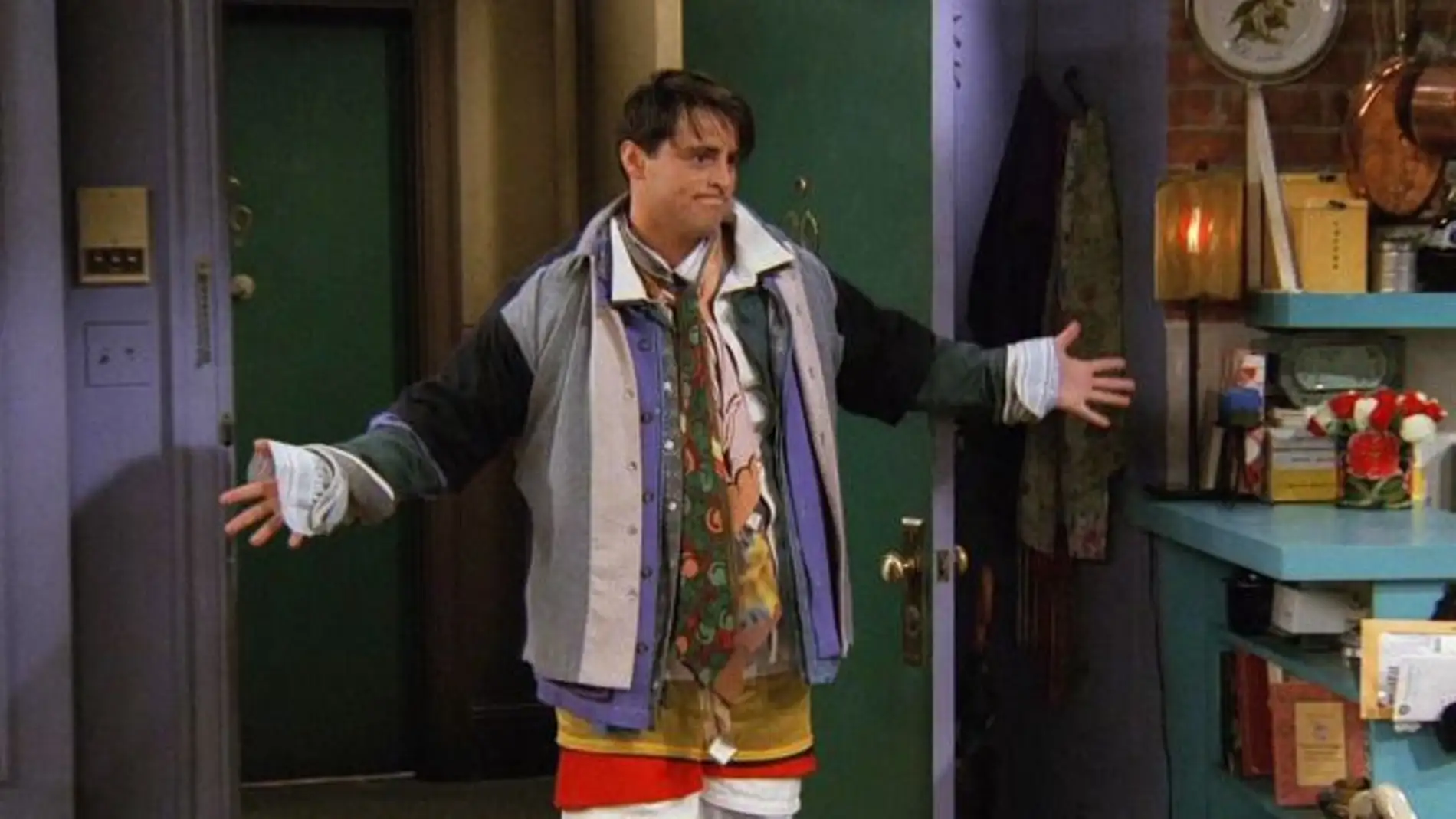 Joey, con la ropa de Chandler en 'Friends'.