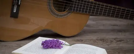 Un libro y una guitarra Un libro y una guitarra
