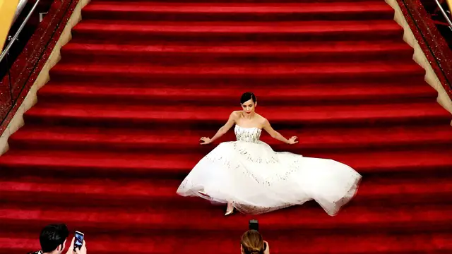 Sofia Carson, en la alfombra roja de los Oscar 2017.