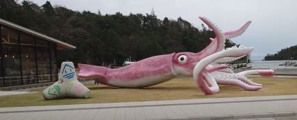 Estatua de calamar gigante